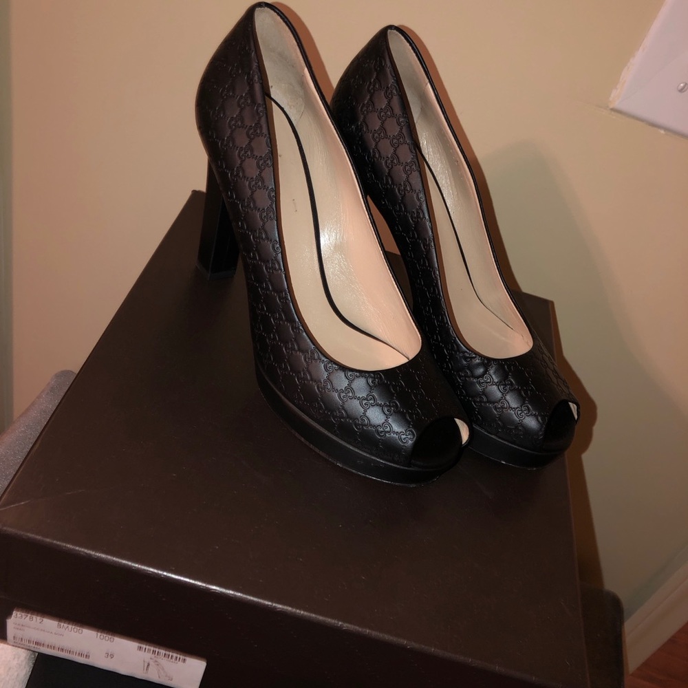 GUCCI HEELS - Picture 2 of 5